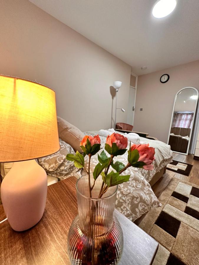 Canary Wharf Single Double And En-Suite Rooms Лондон Экстерьер фото