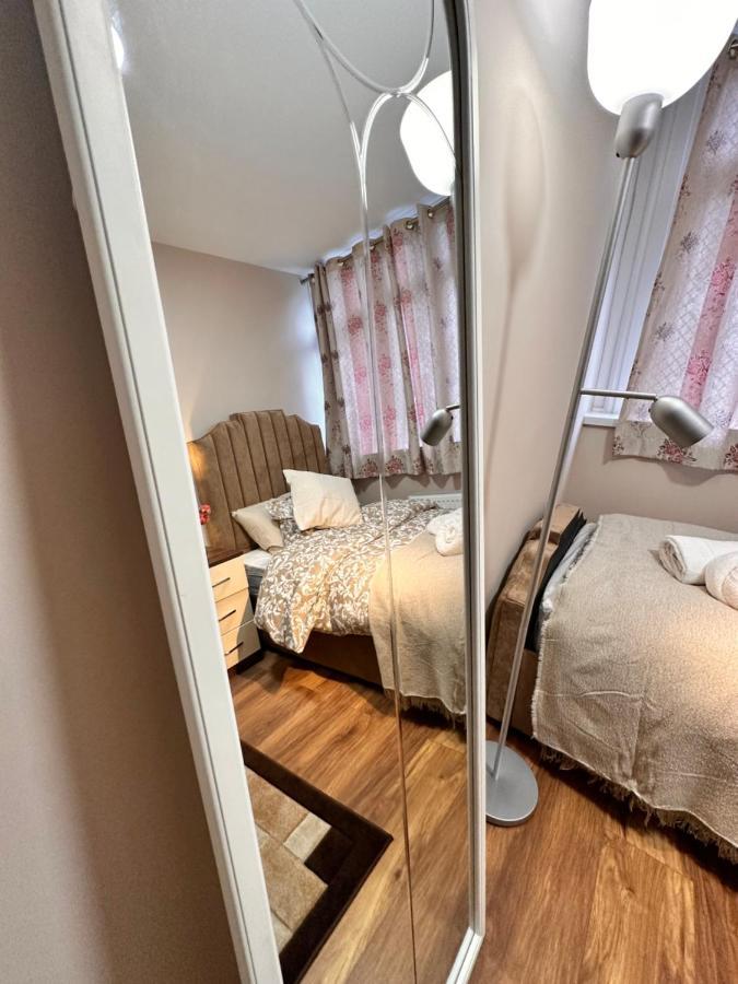 Canary Wharf Single Double And En-Suite Rooms Лондон Экстерьер фото