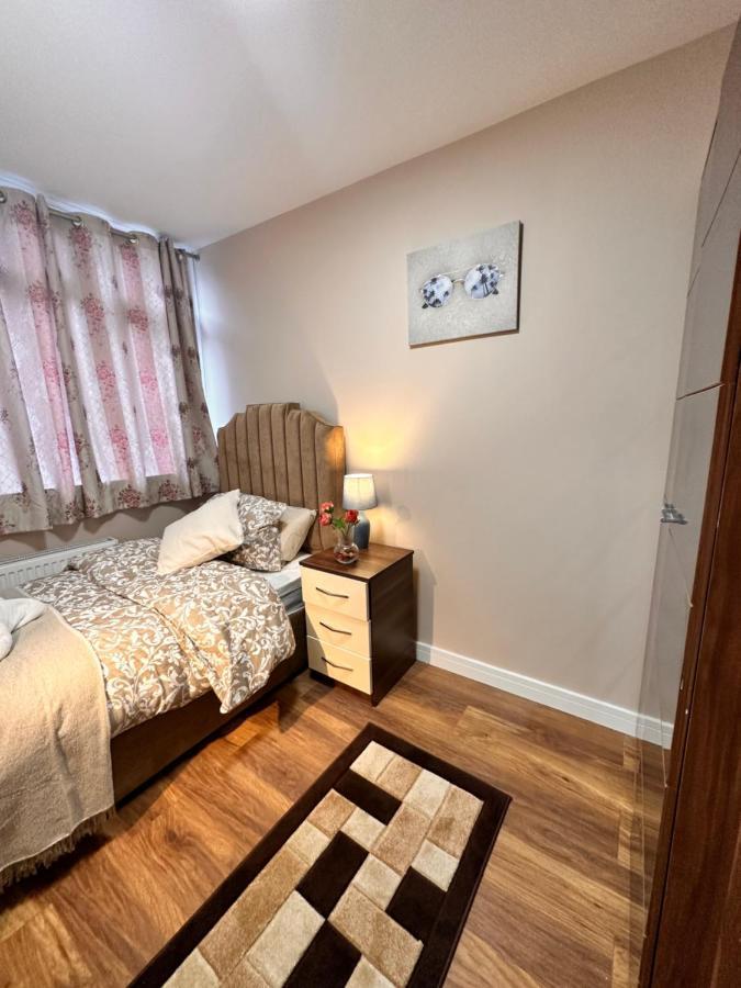 Canary Wharf Single Double And En-Suite Rooms Лондон Экстерьер фото