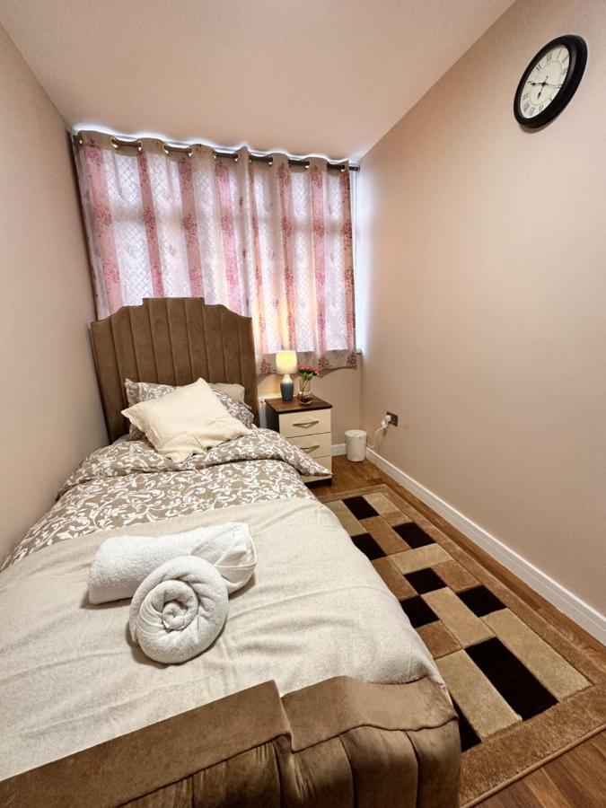 Canary Wharf Single Double And En-Suite Rooms Лондон Экстерьер фото