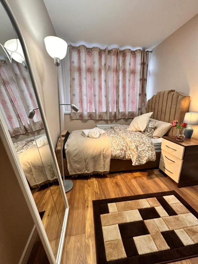 Canary Wharf Single Double And En-Suite Rooms Лондон Экстерьер фото